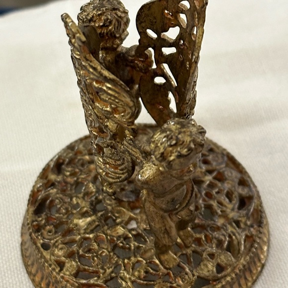 Noontidings Bud Vase Gold Tone Metal 2 Cherub Filigree Ormolu HOLLYWOOD REGENCY - Picture 6 of 10